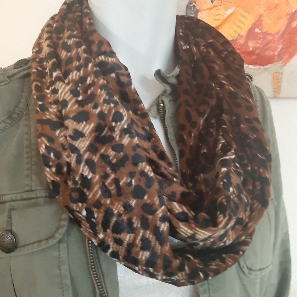 INC FAUX FUR LEOPARD INFINITY SCARF           c